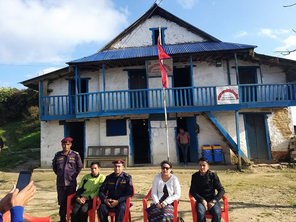 प्रमुख जिल्ला अधिकारी श्री चन्द्रकला ओली ज्यूबाट भएको विभिन्न कार्यालयहरुको अवलोकन कार्यक्रम ।