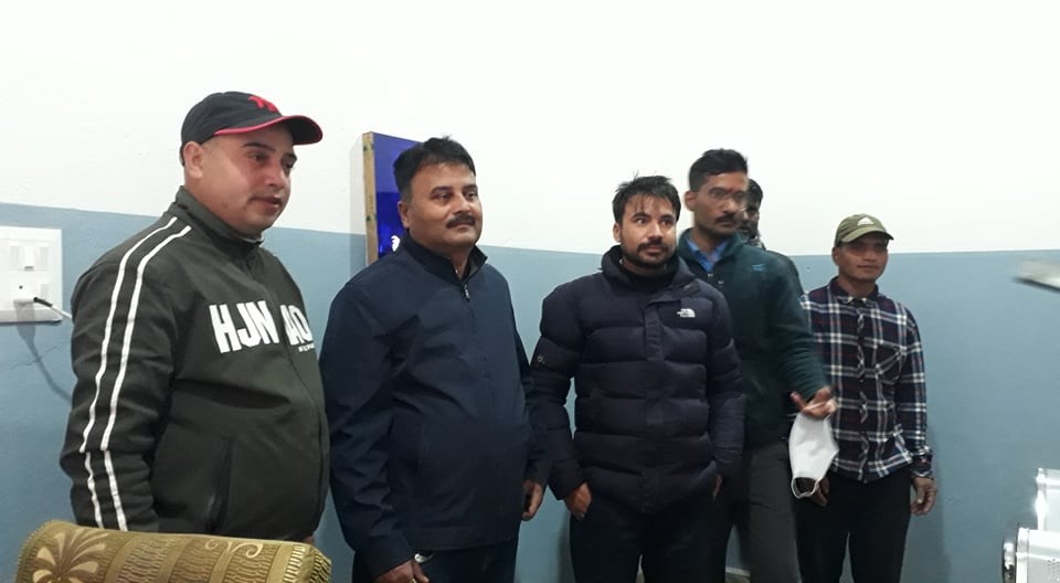 नेपाल टेलिकमको कार्यालय, तेह्रथुमद्वारा जिल्ला प्रशासन कार्यालय, तेह्रथुममा सेवाग्राहीहरुको मोबाईल फोन चार्ज गर्ने सुविधाका लागि चार्जिङ्ग स्टेशन उपलब्ध भयो । उक्त सहयोगका लागि नेपाल टेलिकम, तेह्रथुमलाई हार्दिक धन्यवाद ज्ञापन गर्दछो ।