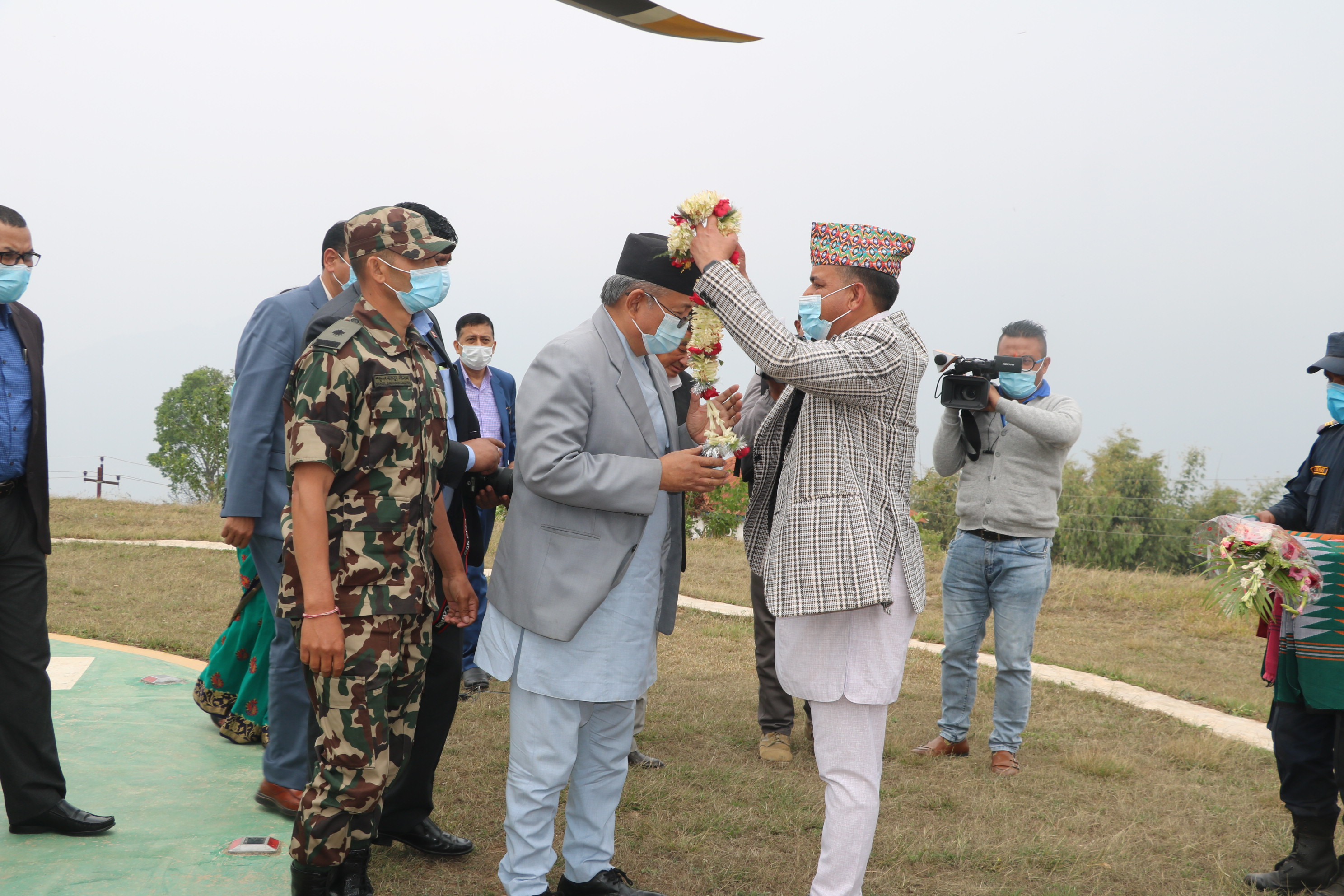 माननीय कार्यवाहक प्रधानमन्त्रि तथा गृह मन्त्री बालकृष्ण खाणज्यूबाट जिल्ला प्रशासन कार्यालय तेह्रथुमको नवनिर्मित कार्यालय भवन उद्घाटनका केही झलकहरु:-