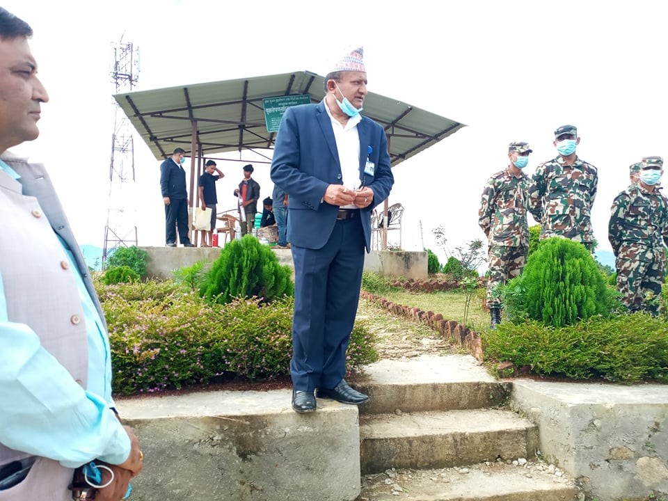 मिति २०७८।०५।२१ गते देखि २३ गते सम्म निजामती दिवसको उपलक्ष्यमा जिल्ला प्रशासन कार्यालय, तेह्रथुमको संयोजकत्वमा भएको वृक्षारोपण कार्यक्रमका केही झलकहरु: