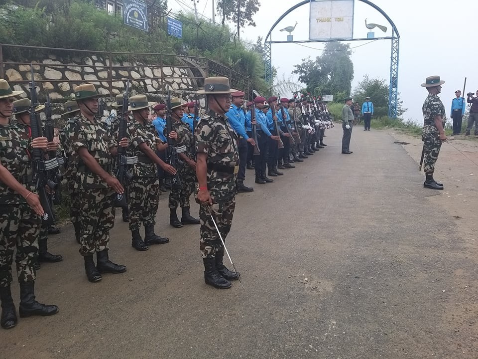 प्रदेश सरकार मुख्यमन्त्री तथा मन्त्रीपरिषद्को कार्यालय प्रदेश नं. १ बाट संविधान दिवस २०७६ का अवसरमा प्राप्त ठूलो आकारको झण्डा आज मिति २०७६।०६।१३ गते वडादशैको साईतमा तेह्रथुम जिल्ला, म्याङलुङ नगरपालिका बसपार्क नजिकमा स्थायी प्रबन्ध गरी झण्डा फहराईयो ।