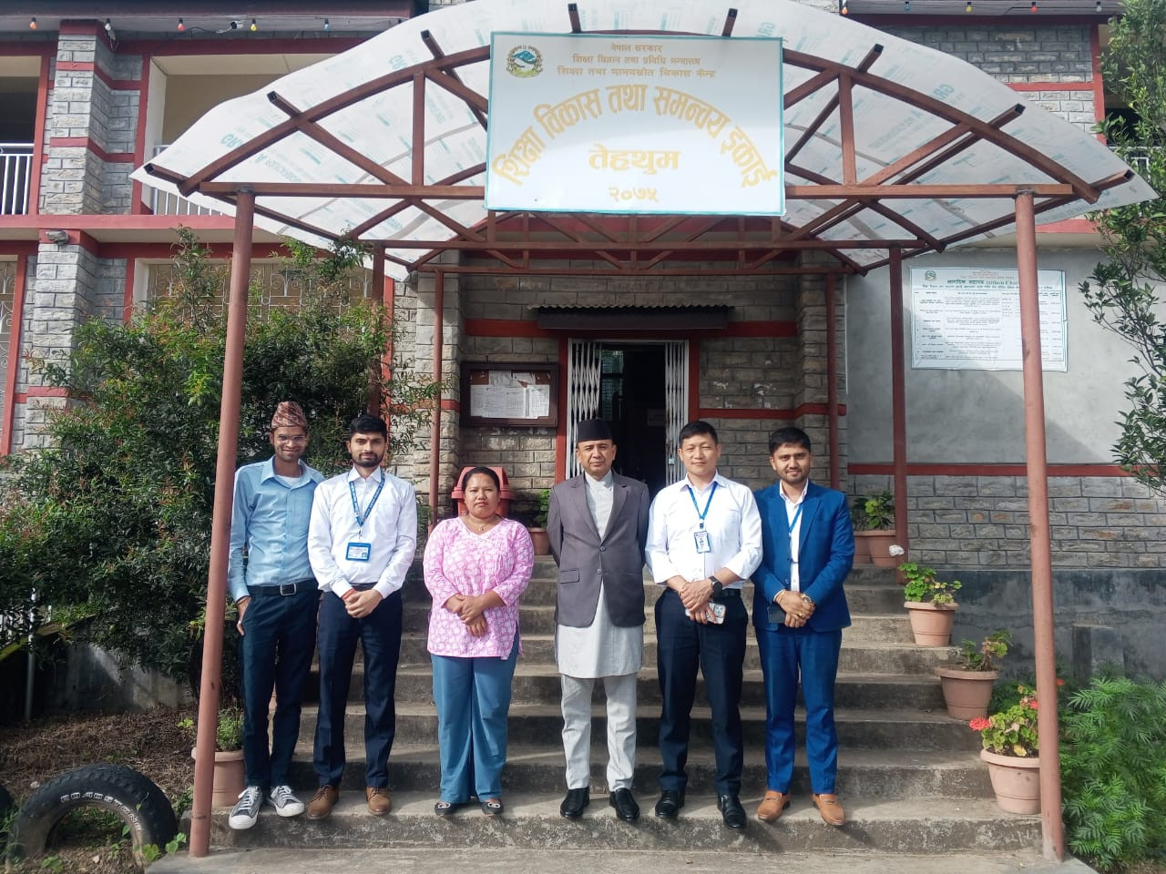 श्रीमान् प्रमुख जिल्ला अधिकारीज्यूबाट तेह्रथुम जिल्लास्थित विभिन्न कार्यालयहरुको अनुगमन तथा तेह्रथुम जिल्लाका विभिन्न प्रतिष्ठित स्थानहरुः